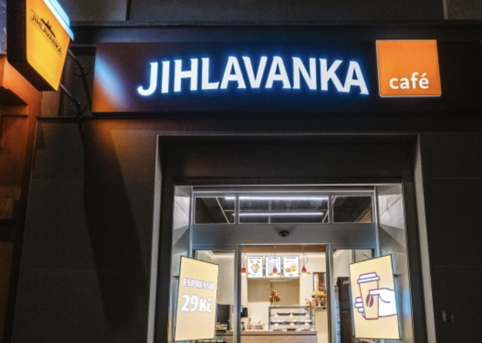 Jihlavanka ve své první kavárně láká na espresso i „turka“