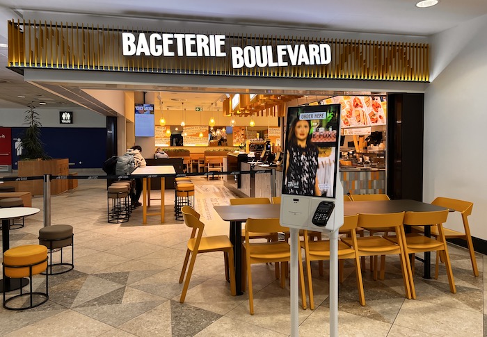 Bageterie Boulevard uvede na letišti donášku až na gate