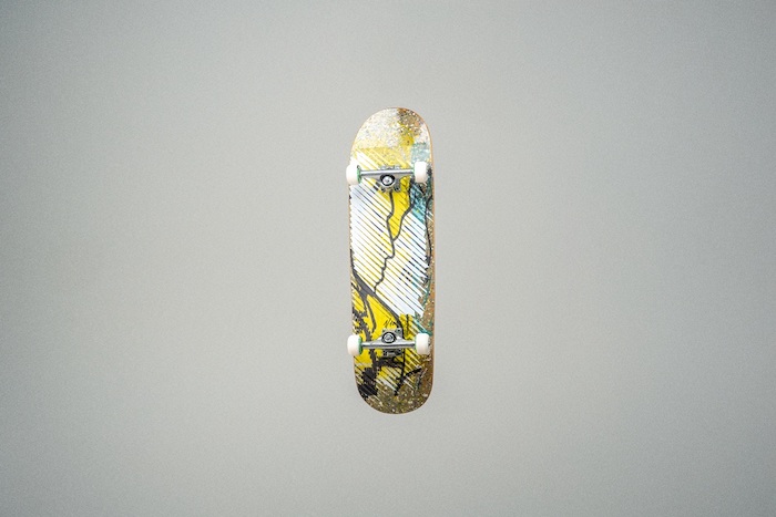 Skateboard ze stíracích losů od Sazky, foto: Tony Kosař