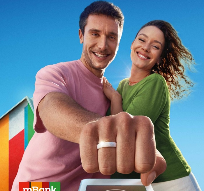 mBank uvádí nový koncept kampaní na platební prsten