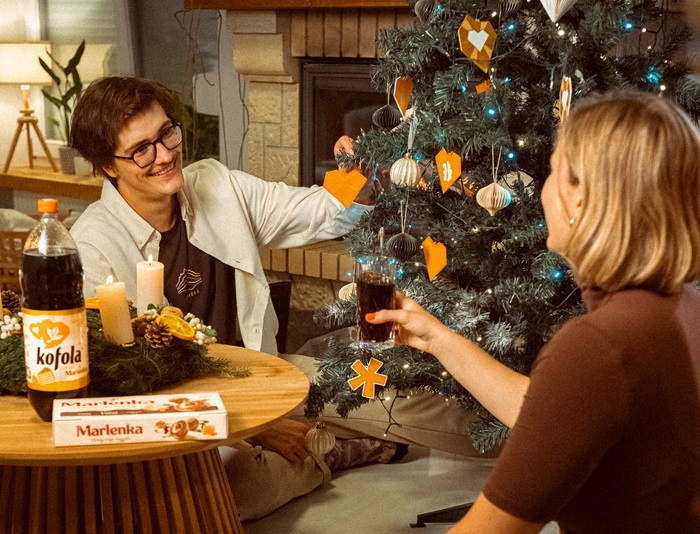 Kofola letošní vánoční kampaní inspiruje k šíření dobra