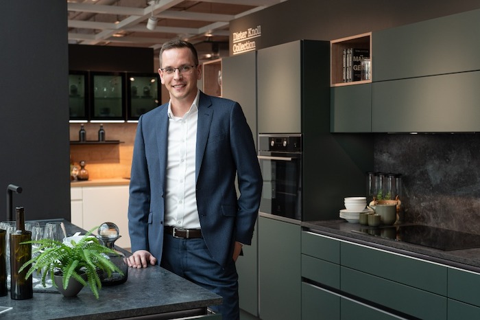 Jednatelem XXXLutz a Möbelix je Michal Karcol