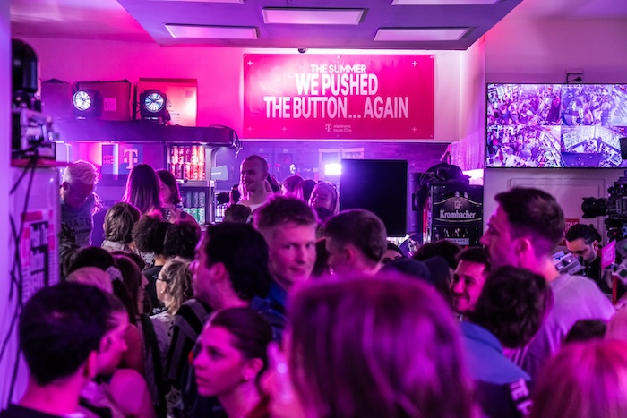 T-Mobile cílí letní kampaní na Gen Z, soutěží o lístky