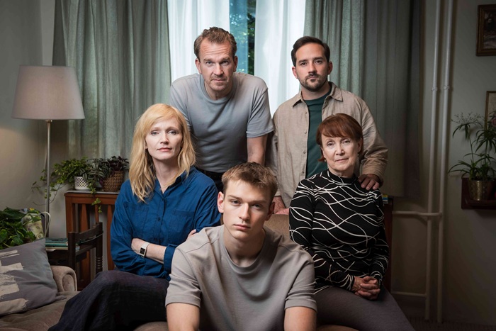 Novou nedělení večerní jedničkou je seriál Ratolesti